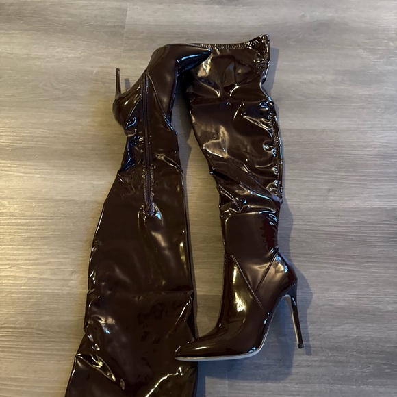 Elegant Brown Over-the-Knee Boots
